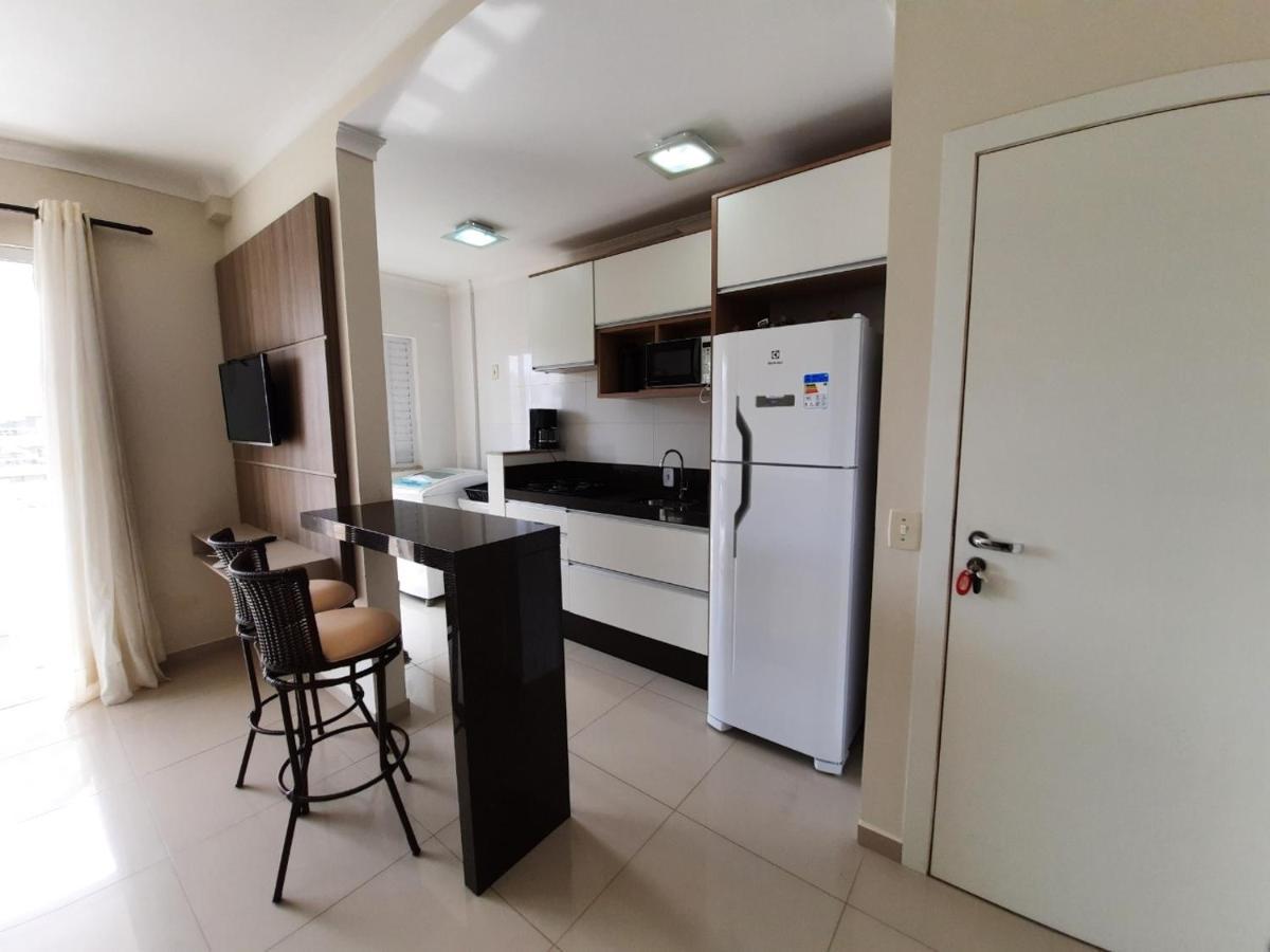Apartamento 3 Quartos 8 Pessoas A 50 Mts Da Praia De Bombas, A 100M Da Passarela Do Ribeiro Bombinhas Eksteriør bilde