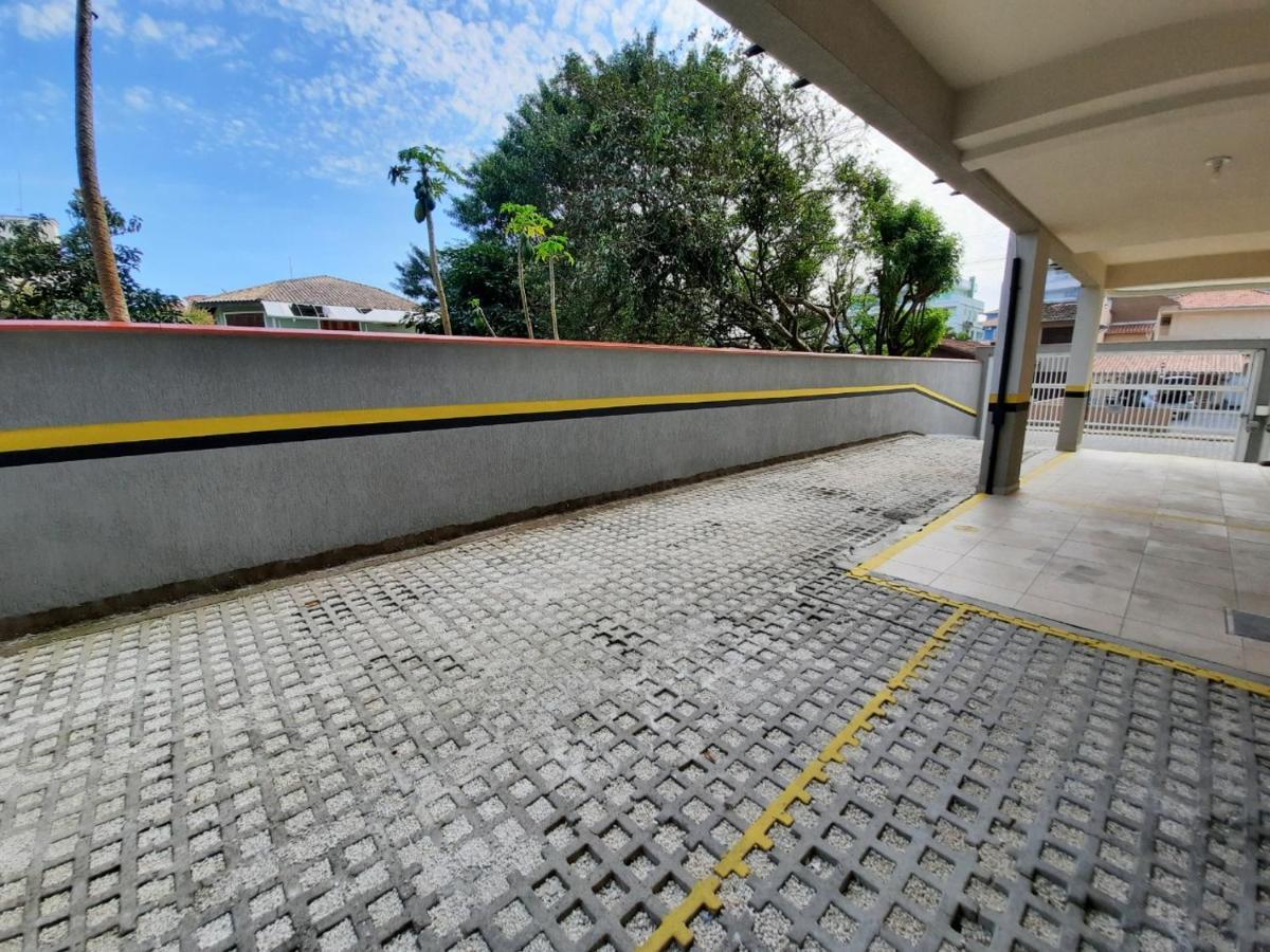 Apartamento 3 Quartos 8 Pessoas A 50 Mts Da Praia De Bombas, A 100M Da Passarela Do Ribeiro Bombinhas Eksteriør bilde